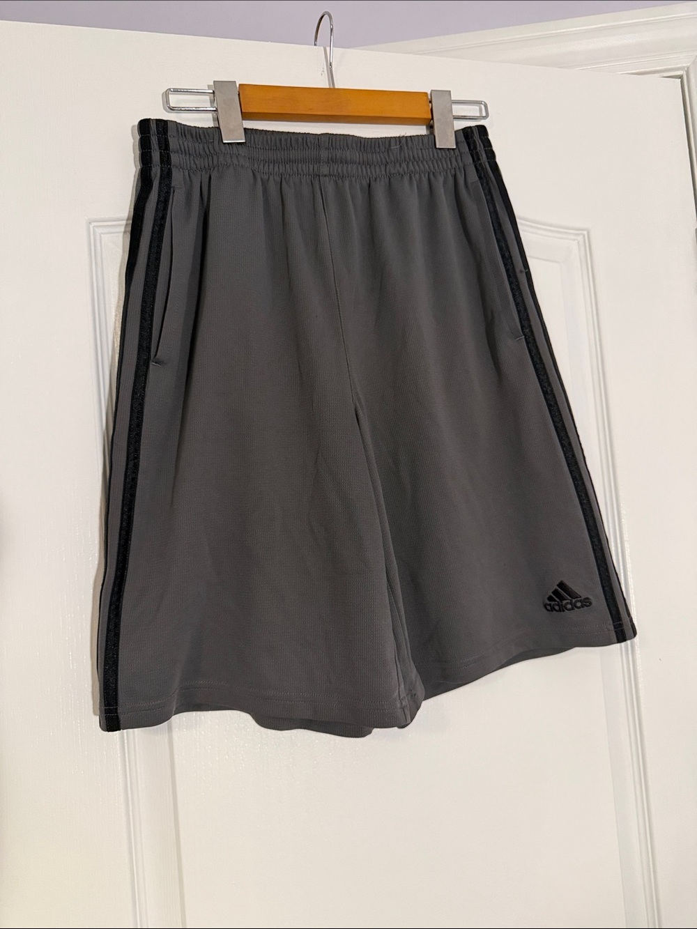 Adidas Youth XL Grey 3-Stripe Athletic Mesh Shorts Drawstring Size 14-16